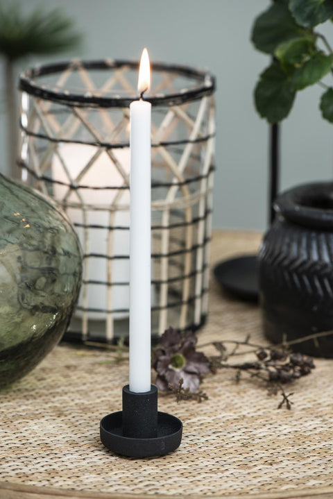 Dünne hohe Ib Laursen Kerze mit 1,3 cm Durchmesser und 20 cm Höhe, ideal für Kerzenhalter oder Dekoration.