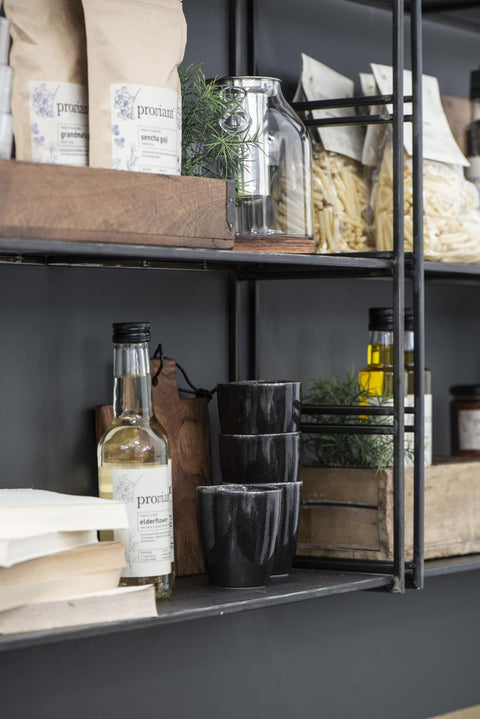 Ib Laursen Steingut Becher in Dunes, robust Küchen- und Tischgeschirr, zeigt eine elegante, matte Oberfläche und handgefertigtes Design.