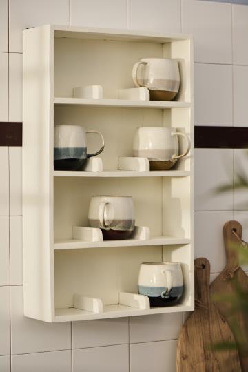 Weiße Ib Laursen Agneta Tasse für Küche und Tisch, detailreiche Keramik mit elegantem Design, perfekt für Kaffee oder Tee.