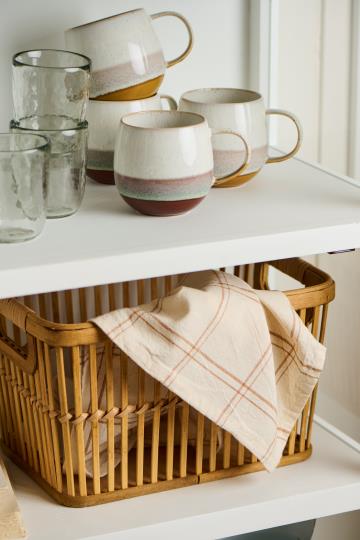 Weiße Ib Laursen Agneta Tasse aus Keramik, ideal für Küche und Tisch, mit elegantem Design und handgefertigter Optik.