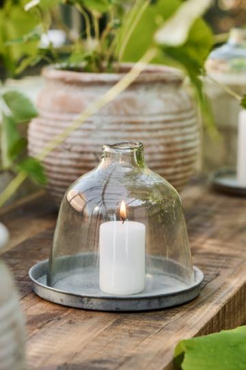 Ib Laursen Glasglocke Mila aus mundgeblasenem Glas, 13,5 cm hoch und breit, mit kleiner Öffnung oben, ideal für Küche und Tisch.