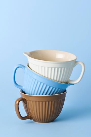 Ib Laursen Rührschüssel aus der Mynte®-Serie, große Küchen- und Tischschüssel aus Keramik, 24 cm lang, weiß mit blauer Verzierung