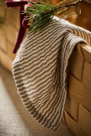 Doppelt gewebte braun-weiße Stoffserviette von Ib Laursen mit gestreiftem Design, Baumwolltextilien, elegante Tischwäsche