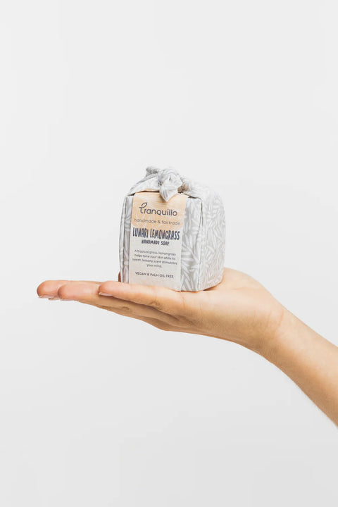 Handgemachte Tranquillo Naturseife LUNARI aus Fair Trade Seife mit natürlichen Inhaltsstoffen, ideal für die tägliche Hautpflege.