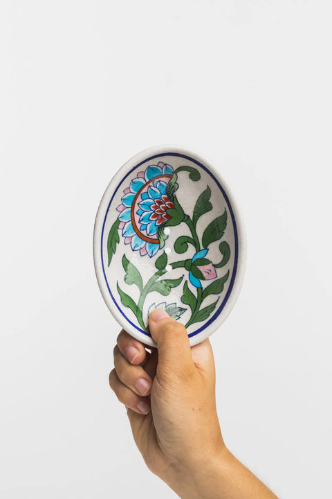 Handbemalte, bunte Seifenschale aus Fair Trade Keramik von Tranquillo, dekorative Badezimmer-Accessoire in Blau und Mehrfarbig