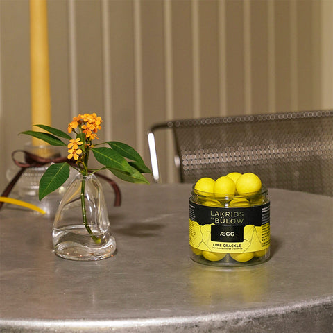 Lakrids by Bülow Lime Crackle Lakritz, kleine Packung mit limearomatisiertem Lakritz und knusprigen Crackle-Stücken, 115g