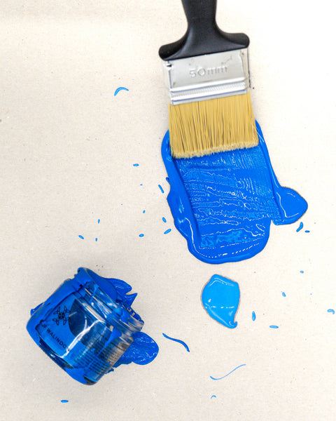 Blaues See Wandfarbe von Walinoon, Kreidefarbe für Möbel, zeigt eine stilvolle, matte Beschichtung in einem natürlichen Farbton.