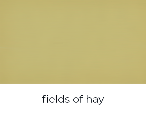 Kreidefarbe von Paint of Walinoon in einem Feld mit Heu, zeigt die natürliche Textur und Farbnuancen der Möbelfarbe.