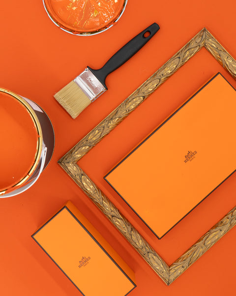 Kreidefarbe Sunrise Orange von Paint of Walinoon, detailreiche Nahaufnahme der farbigen Oberfläche.