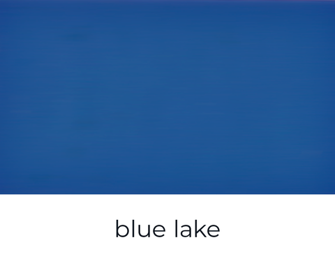 Kreidefarbe in Blau Lake von Paint of Walinoon, flächendeckend aufgetragen, zeigt die matte, elegante Oberflächenfinish.