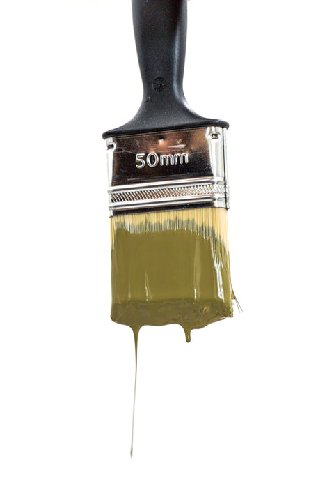 Moss grüne Kreidefarbe von Paint of Walinoon, flüssige Möbelfarbe in einer offenen Dose, handgemacht und hochwertig.