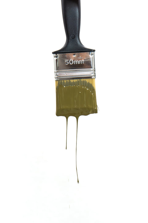 Moss grüne Kreidefarbe von Paint of Walinoon auf einer Holzoberfläche, detailreiche Nahaufnahme der Textur und Farbnuance