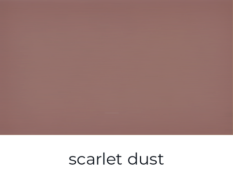 Kreidefarbe Scarlet Dust von Paint of Walinoon für Möbel, zeigt eine lebendige, rot-orange Farbschicht auf Holzoberfläche