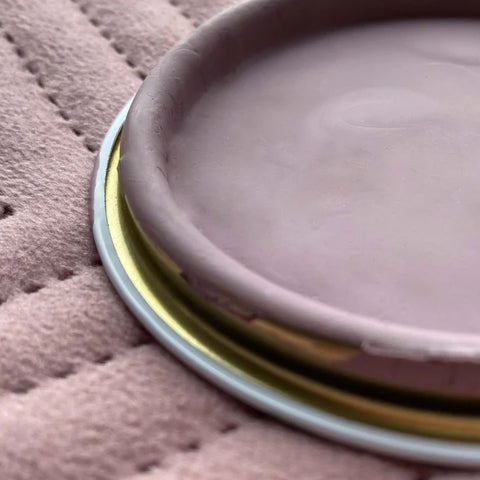 Velvet Plum Kreidefarbe by Painting The Past in a rich, deep purple hue, showcasing its smooth, matte texture.