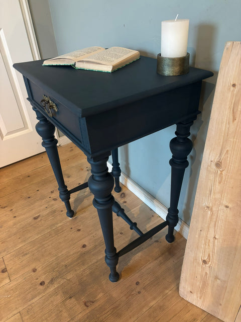 Dänischer Vintage Beistelltisch | Kreidefarbe ink (dunkelblau) - Weingärtners Genusshandwerk