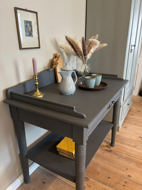 Dänischer Vintage Konsolentisch von Weingärtners Genusshandwerk, dunkelgraue Kreidelack-Oberfläche, elegantes Retro-Design