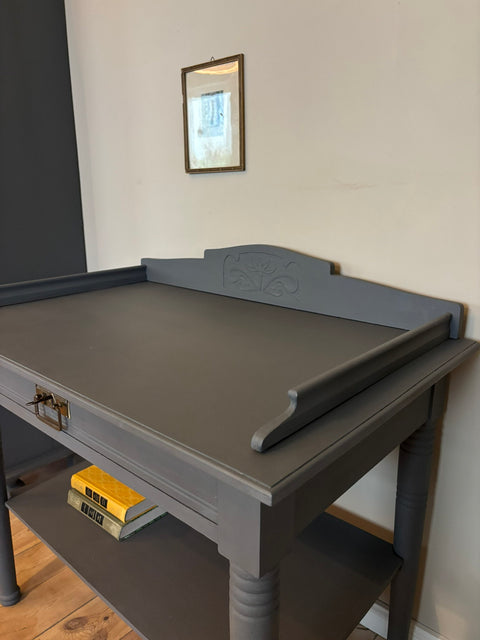 Dänischer Vintage Konsolentisch mit Kreidelack in Komfortgrau, dunkles Grau, aus Holz, stilvoller Möbel für den Eingangsbereich