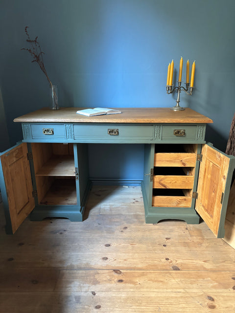 Dänischer Vintage-Schreibtisch von Weingärtners Genusshandwerk in dunkelgrüner Kreidefarbe mit Camouflage-Muster