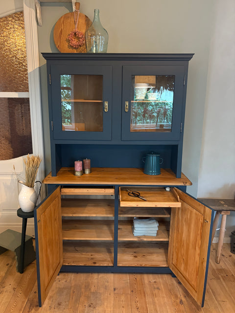Großes dänisches Vintage Küchenbuffet in Kreidefarbe Ink, dunkelblau, von Weingärtners Genusshandwerk, mit Holztüren und Ablageflächen