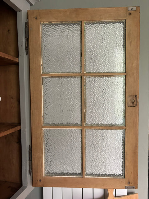Dänisches Küchenbuffet in Scandinavian Green mit Kreidefarbe, stilvolle Holzmöbel von Weingärtners Genusshandwerk, detailreiche Ansicht