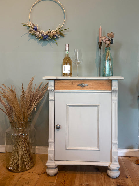 Kleiner alter Schrank/Nachttisch | Kreidefarbe Driftwood - Weingärtners Genusshandwerk