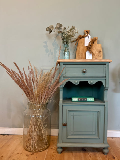 Nachttisch aus Holz in grün | Olive - Weingärtners Genusshandwerk