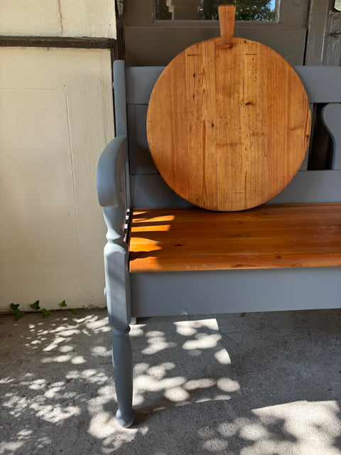 Truhenbank 160cm in Moabit Kreidefarbe von Weingärtners Genusshandwerk, Holzbank mit Stauraum, stilvoll und robust.