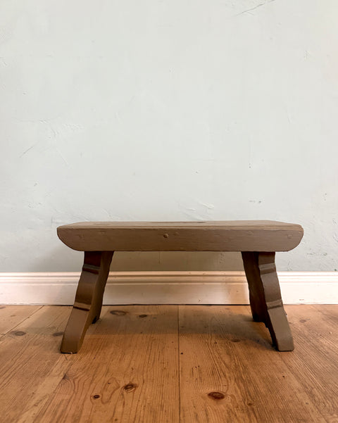 Vintage-Holzschemel/Hocker – Drab (grün-braun) - Weingärtners Genusshandwerk