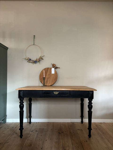 Vintage Holztisch von Weingärtners Genusshandwerk, schwarzer Tisch mit mattschlierter Platte, Maße 126x71,5 cm