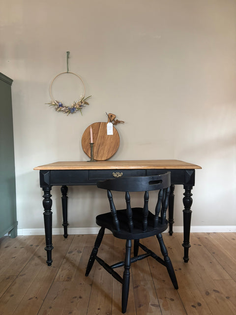 Vintage Holztisch von Weingärtners Genusshandwerk, schwarzer Tisch mit matt lackierter Platte, Maße 126x71,5 cm, elegantes Design