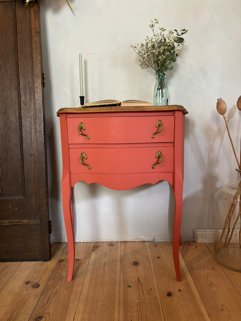 Vintage Nachttisch/Beistelltisch mit Schubladen | Die Königin von Saba (rot) - Weingärtners Genusshandwerk