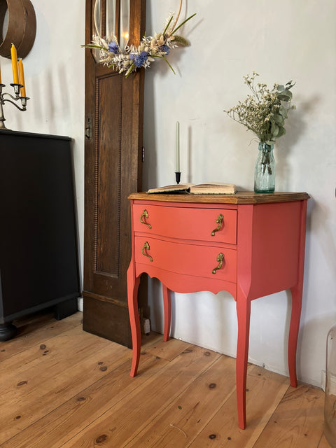 Vintage Nachttisch/Beistelltisch mit Schubladen | Die Königin von Saba (rot) - Weingärtners Genusshandwerk