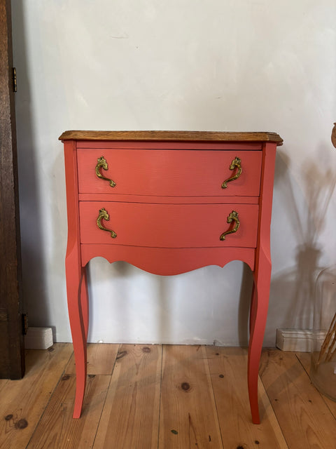 Vintage Nachttisch/Beistelltisch mit Schubladen | Die Königin von Saba (rot) - Weingärtners Genusshandwerk