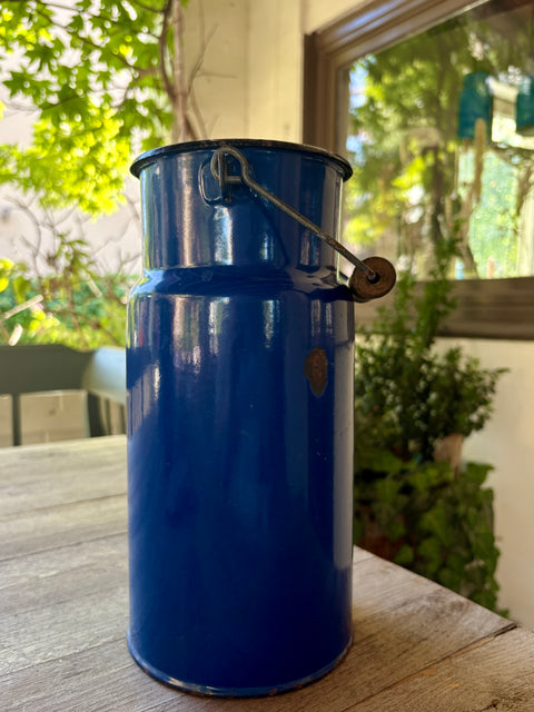 Alte Emaille Milchkanne dunkelblau mit Deckel - Weingärtners Genusshandwerk