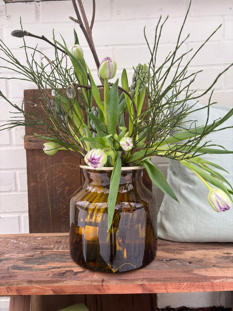 Großes mundgeblasenes Glasgefäß in Amber – geriffelte Glasvase - Weingärtners Genusshandwerk