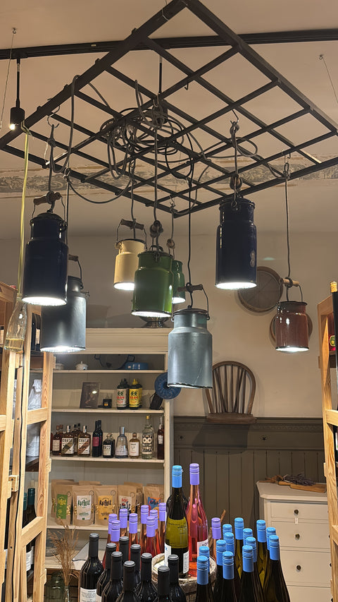 Hängeleuchte aus Emaille-Milchkanne – Dunkelblau, Upcycling-Design - Weingärtners Genusshandwerk