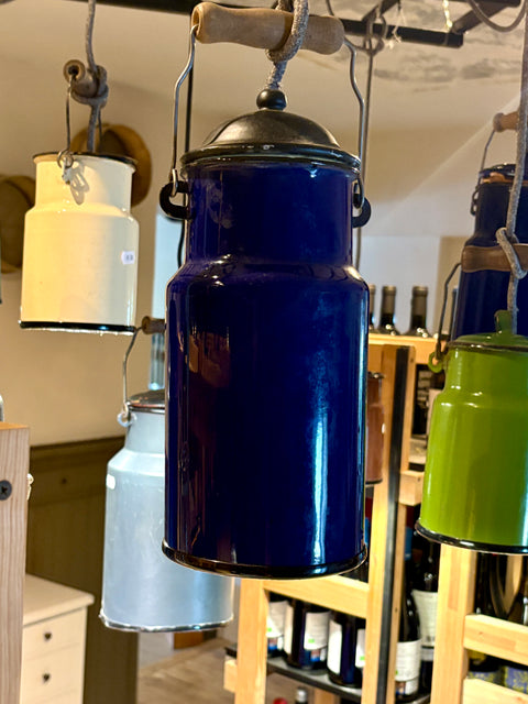 Hängeleuchte aus Emaille-Milchkanne – Dunkelblau, vintage-design - Weingärtners Genusshandwerk