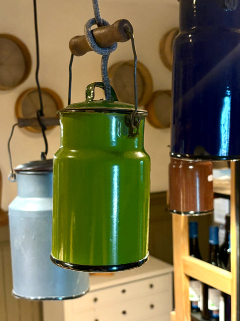 Hängeleuchte aus Emaille-Milchkanne – grün, klein vintage-design - Weingärtners Genusshandwerk