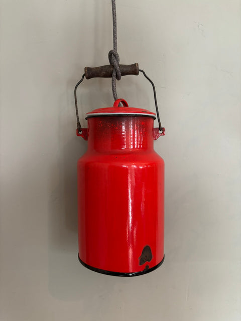 Hängeleuchte aus Emaille-Milchkanne – Rot, Upcycling-Design - Weingärtners Genusshandwerk