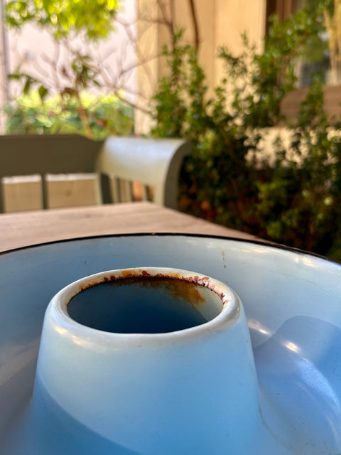 Vintage Emaille Kuchenform in Babyblau Ø: 21 cm - Weingärtners Genusshandwerk