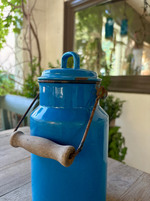 Vintage Emaille Milchkanne Babyblau mit Deckel - Weingärtners Genusshandwerk