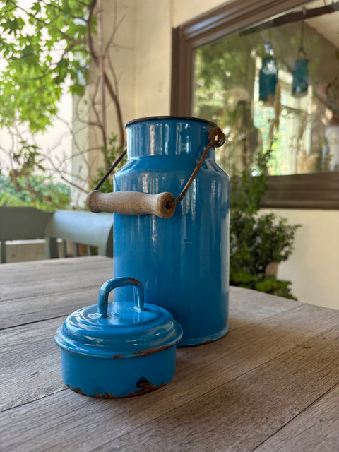 Vintage Emaille Milchkanne Babyblau mit Deckel - Weingärtners Genusshandwerk