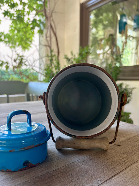 Vintage Emaille Milchkanne Babyblau mit Deckel - Weingärtners Genusshandwerk