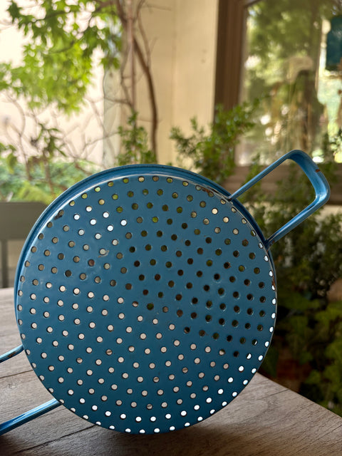 Vintage Emaille Sieb mit Griffen hellblau - Weingärtners Genusshandwerk