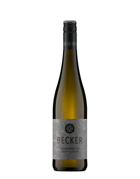 Becker Gewürztraminer Schwarzer Ton 2024 Weißwein in Flasche, Nahaufnahme des Weinetikets vom Weingut Becker