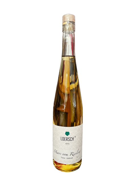 Weingut Loersch Marc vom Riesling Brände in 0,7L Flasche, klarer Likör mit goldener Flüssigkeit, mit Etikett und Verschluss.